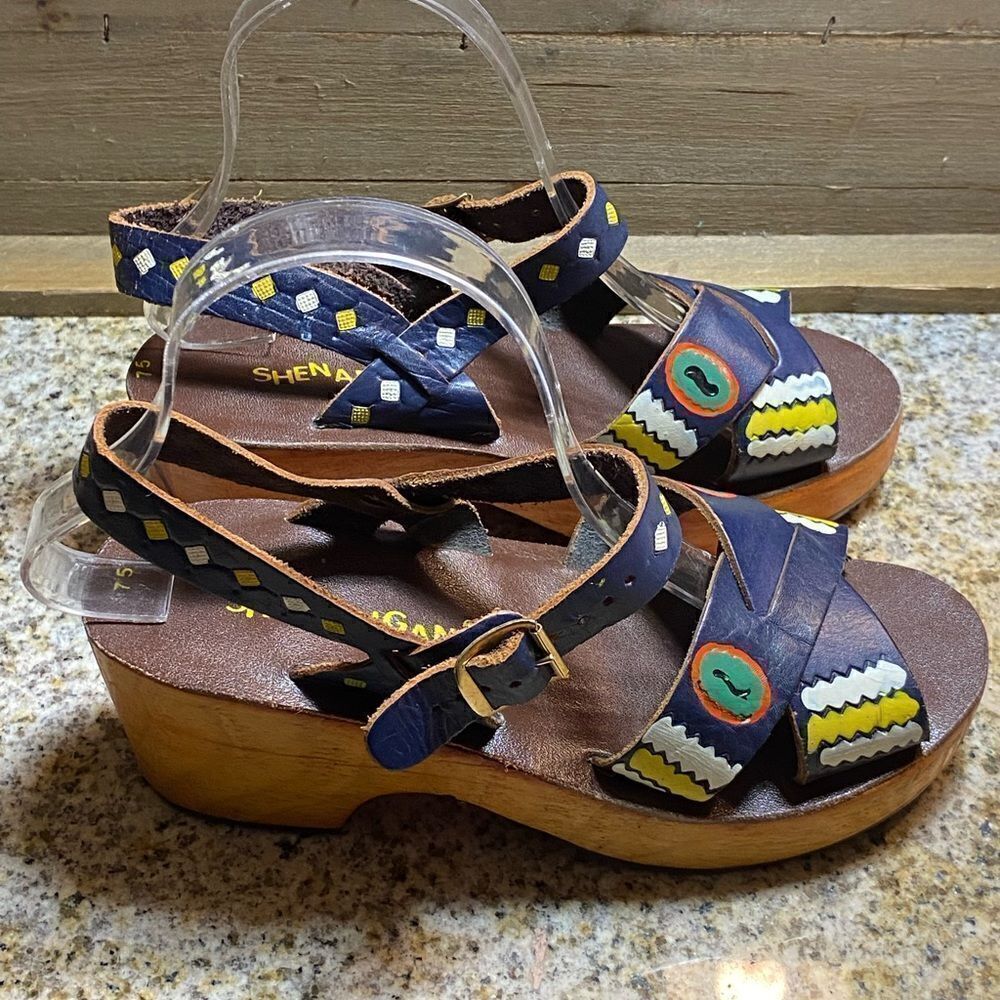 ✅Shenanigans made in Mexico wood sandals